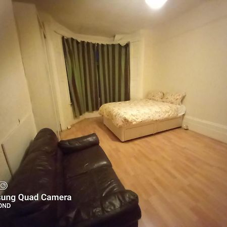 Elmdene Road - Large Room London Ngoại thất bức ảnh