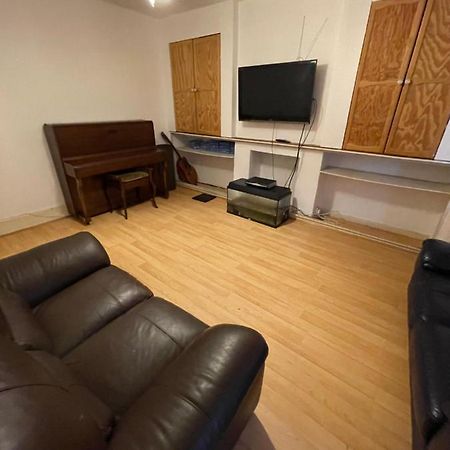 Elmdene Road - Large Room London Ngoại thất bức ảnh