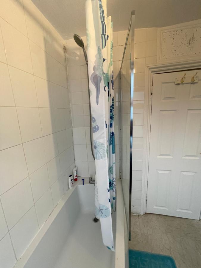 Elmdene Road - Large Room London Ngoại thất bức ảnh