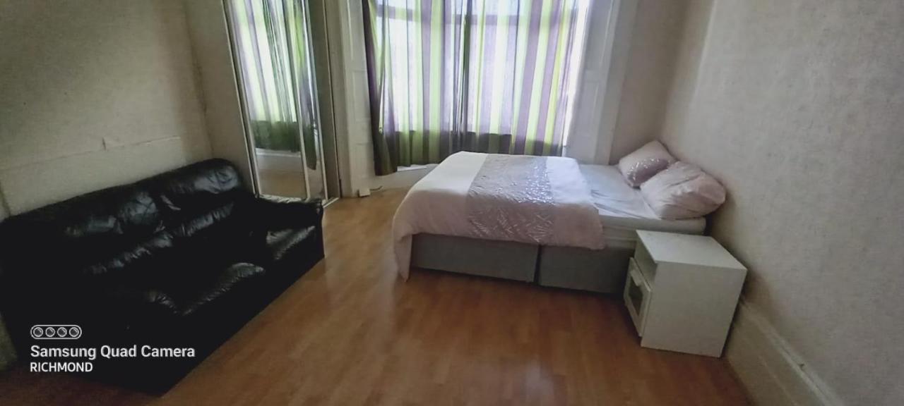 Elmdene Road - Large Room London Ngoại thất bức ảnh
