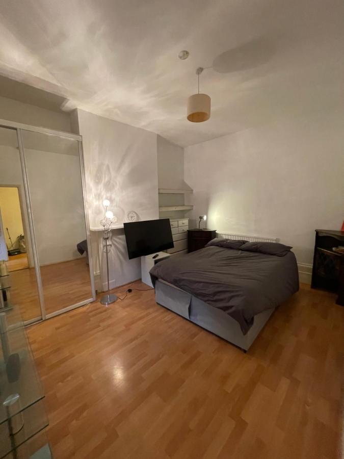 Elmdene Road - Large Room London Ngoại thất bức ảnh